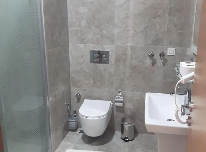 Arti̇m מלון דירות 3*